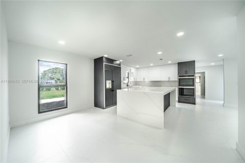 Villa ou maison à vendre à Miami Gardens, Floride: 4 chambres, 274.71 m2 № 1989134 - photo 6