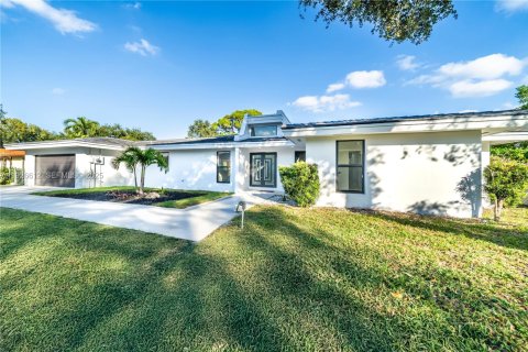 Villa ou maison à Miami Gardens, Floride 4 chambres, 274.71 m2 № 1989134