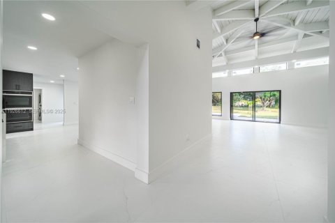 Villa ou maison à vendre à Miami Gardens, Floride: 4 chambres, 274.71 m2 № 1989134 - photo 16