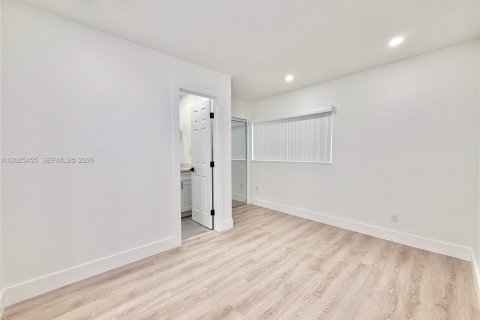 Купить виллу или дом в Майами, Флорида 2 спальни, 89.56м2, № 2086909 - фото 12