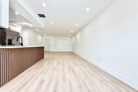 Купить виллу или дом в Майами, Флорида 2 спальни, 89.56м2, № 2086909 - фото 6