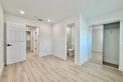Купить виллу или дом в Майами, Флорида 2 спальни, 89.56м2, № 2086909 - фото 13