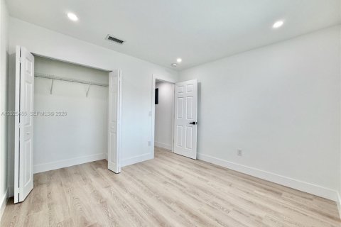 Купить виллу или дом в Майами, Флорида 2 спальни, 89.56м2, № 2086909 - фото 16