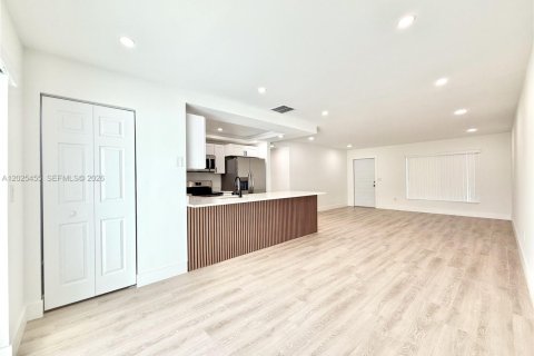 Купить виллу или дом в Майами, Флорида 2 спальни, 89.56м2, № 2086909 - фото 10
