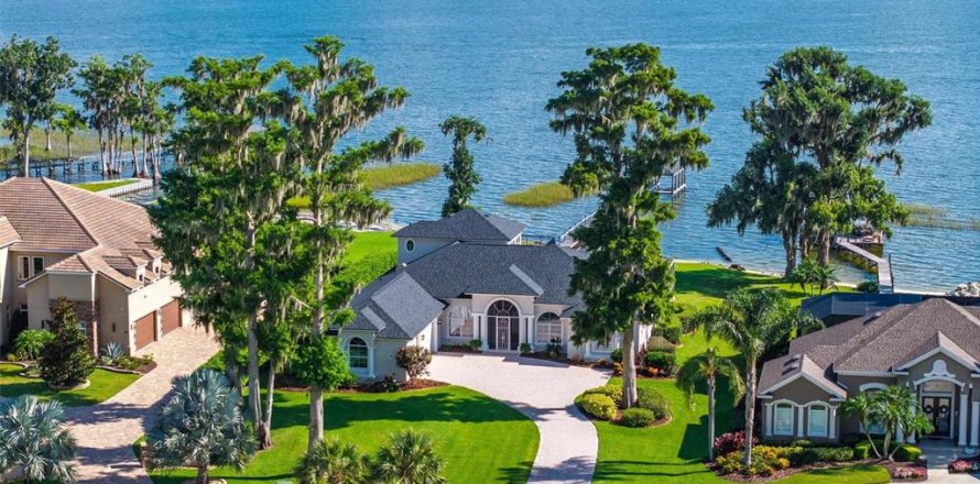 House in Yalaha, Florida 4 bedrooms, 398.36 sq.m. № 2098602
