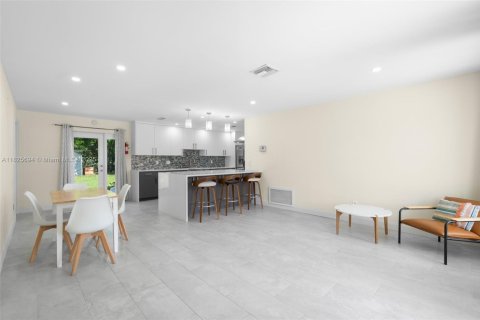 Casa en venta en Lauderhill, Florida, 4 dormitorios, 151.52 m2 № 1794892 - foto 4