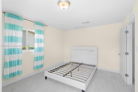 Casa en venta en Lauderhill, Florida, 4 dormitorios, 151.52 m2 № 1794892 - foto 15