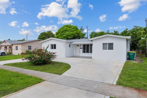 Casa en venta en Lauderhill, Florida, 4 dormitorios, 151.52 m2 № 1794892 - foto 2