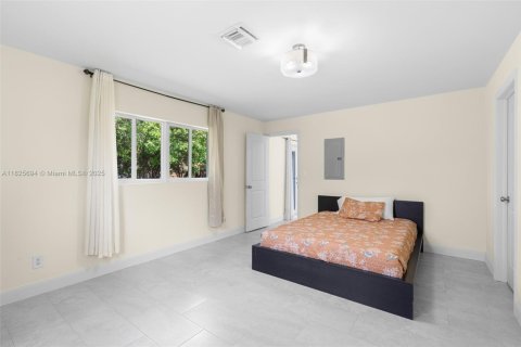 Casa en venta en Lauderhill, Florida, 4 dormitorios, 151.52 m2 № 1794892 - foto 12