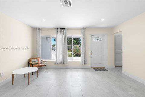 Casa en venta en Lauderhill, Florida, 4 dormitorios, 151.52 m2 № 1794892 - foto 6