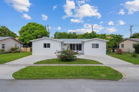 Casa en venta en Lauderhill, Florida, 4 dormitorios, 151.52 m2 № 1794892 - foto 1