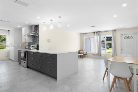 Casa en venta en Lauderhill, Florida, 4 dormitorios, 151.52 m2 № 1794892 - foto 8