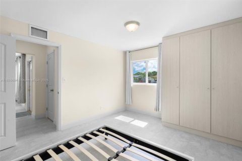 Casa en venta en Lauderhill, Florida, 4 dormitorios, 151.52 m2 № 1794892 - foto 16