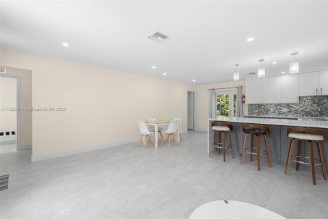 Casa en venta en Lauderhill, Florida, 4 dormitorios, 151.52 m2 № 1794892 - foto 5