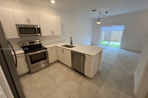 Adosado en venta en Homestead, Florida, 3 dormitorios, 157.47 m2 № 1986641 - foto 9