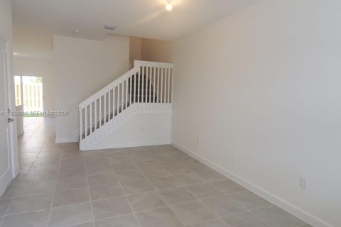 Adosado en venta en Homestead, Florida, 3 dormitorios, 157.47 m2 № 1986641 - foto 3