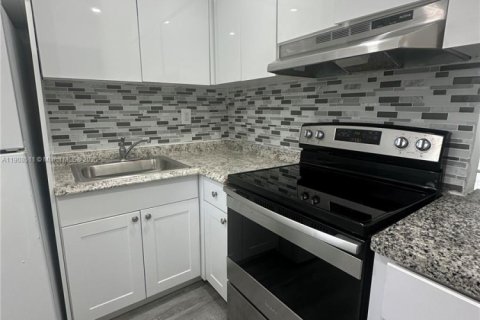 Condominio en alquiler en Aventura, Florida, 1 dormitorio № 1965093 - foto 3