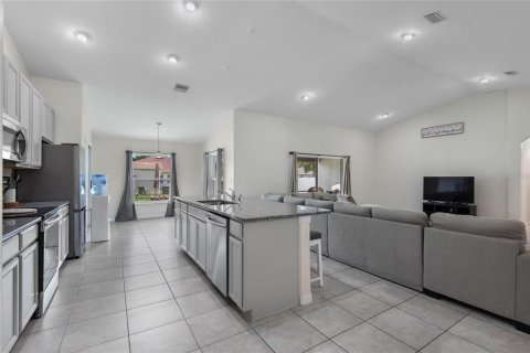 House in Palm Coast, Florida 4 bedrooms, 205.13 sq.m. № 1858371 - photo 10