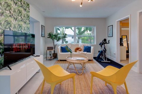 Снять в аренду виллу или дом в Майами, Флорида 3 спальни, 156.82м2, № 2046376 - фото 2