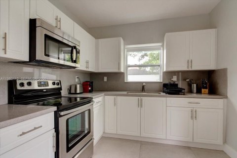 Снять в аренду виллу или дом в Майами, Флорида 3 спальни, 156.82м2, № 2046376 - фото 13