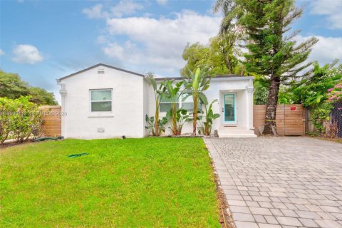 Дом в Майами, Флорида 3 спальни, 156.82м2 № 2046376