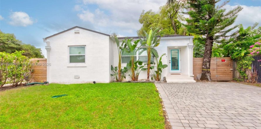 Дом в Майами, Флорида 3 спальни, 156.82м2 № 2046376