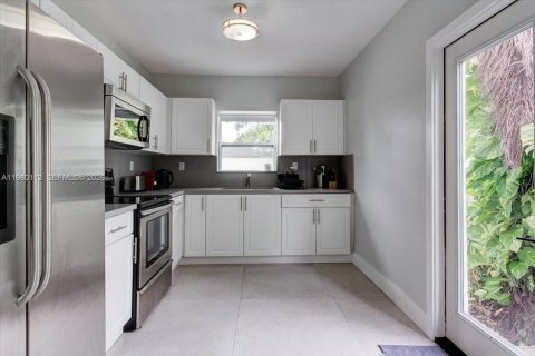 Снять в аренду виллу или дом в Майами, Флорида 3 спальни, 156.82м2, № 2046376 - фото 12