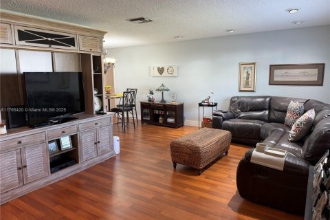 Casa en venta en Plantation, Florida, 2 dormitorios, 120.77 m2 № 1894248 - foto 3