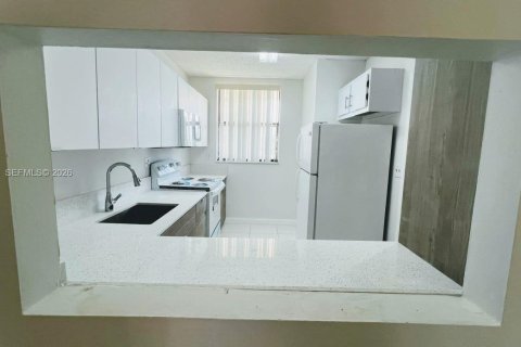 Copropriété à louer à Coral Springs, Floride: 2 chambres, 99.22 m2 № 2276811 - photo 3