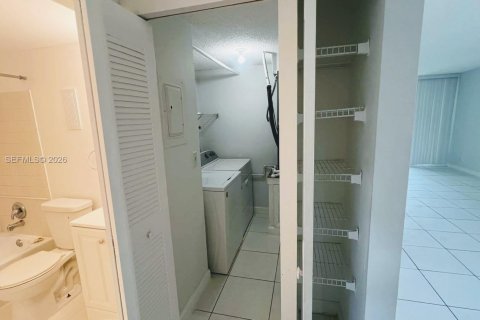 Copropriété à louer à Coral Springs, Floride: 2 chambres, 99.22 m2 № 2276811 - photo 12