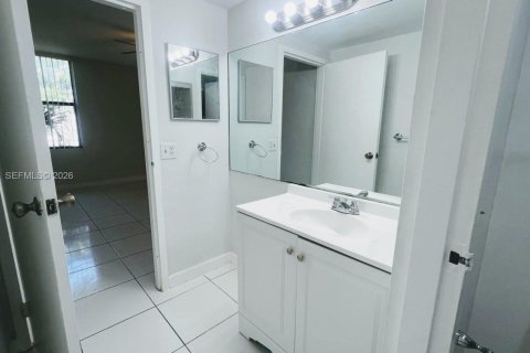Copropriété à louer à Coral Springs, Floride: 2 chambres, 99.22 m2 № 2276811 - photo 16