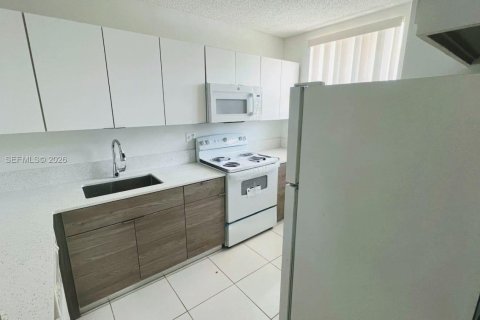 Copropriété à louer à Coral Springs, Floride: 2 chambres, 99.22 m2 № 2276811 - photo 2