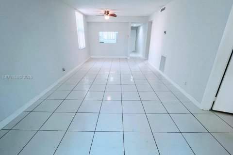 Copropriété à louer à Coral Springs, Floride: 2 chambres, 99.22 m2 № 2276811 - photo 4