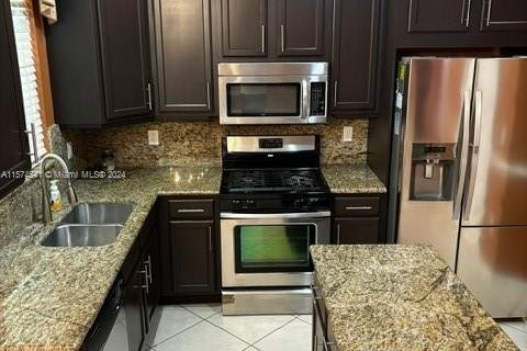 House in Sunrise, Florida 3 bedrooms, 175.21 sq.m. № 1811763 - photo 3