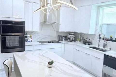 Купить виллу или дом в Киссимми, Флорида 12 комнат, 300.35м2, № 1899269 - фото 22