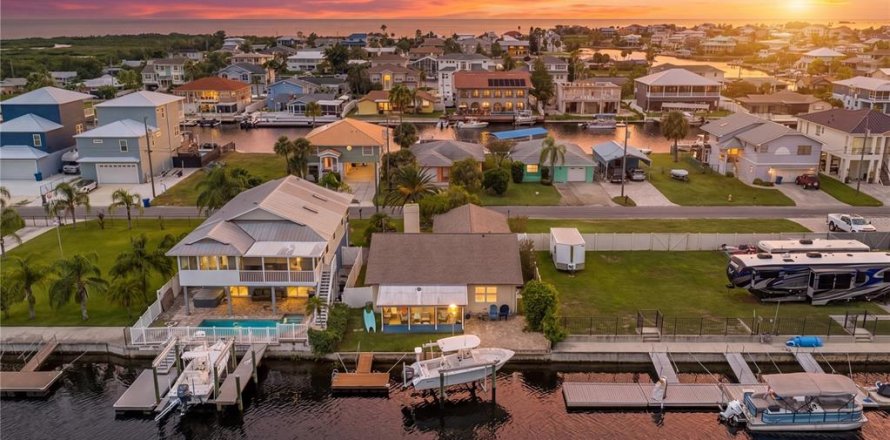 Villa ou maison à Hernando Beach, Floride 2 chambres, 128.95 m2 № 2391347