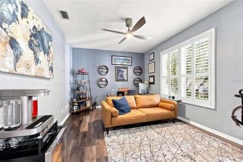 House in Tampa, Florida 4 bedrooms, 327.02 sq.m. № 2306145 - photo 15