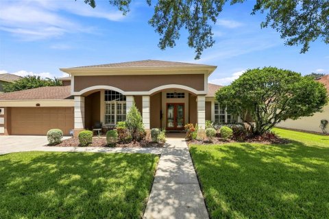 House in Tampa, Florida 4 bedrooms, 327.02 sq.m. № 2306145 - photo 4