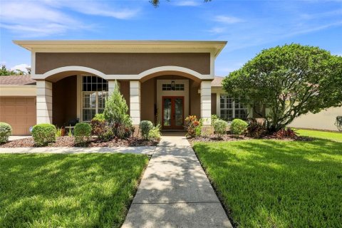 House in Tampa, Florida 4 bedrooms, 327.02 sq.m. № 2306145 - photo 5