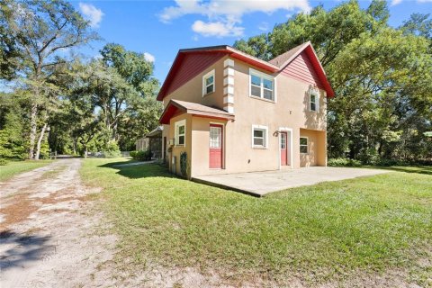 House in Zephyrhills, Florida 3 bedrooms, 179.86 sq.m. № 2431159 - photo 8