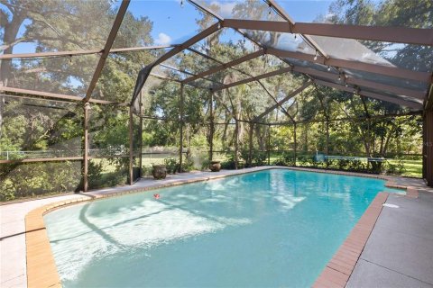 House in Zephyrhills, Florida 3 bedrooms, 179.86 sq.m. № 2431159 - photo 26