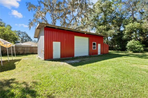 House in Zephyrhills, Florida 3 bedrooms, 179.86 sq.m. № 2431159 - photo 21