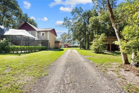 House in Zephyrhills, Florida 3 bedrooms, 179.86 sq.m. № 2431159 - photo 2