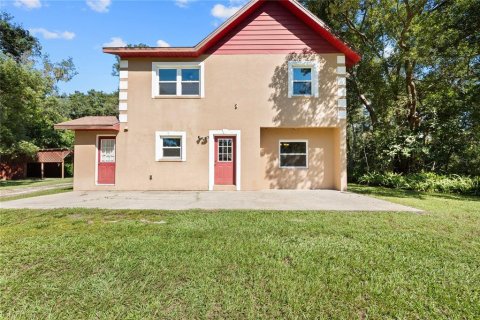 House in Zephyrhills, Florida 3 bedrooms, 179.86 sq.m. № 2431159 - photo 9