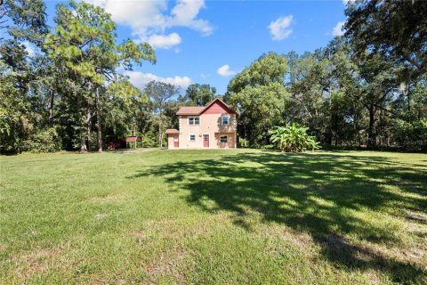 House in Zephyrhills, Florida 3 bedrooms, 179.86 sq.m. № 2431159 - photo 11