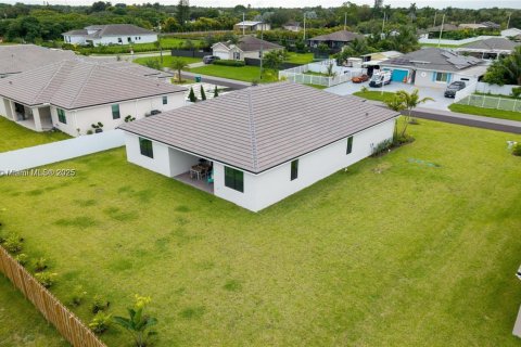 Снять в аренду виллу или дом в Хомстед, Флорида 4 спальни, 235.32м2, № 1963229 - фото 27