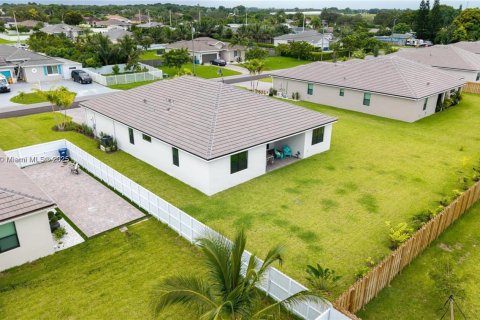 Снять в аренду виллу или дом в Хомстед, Флорида 4 спальни, 235.32м2, № 1963229 - фото 25