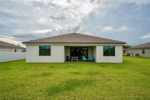 Снять в аренду виллу или дом в Хомстед, Флорида 4 спальни, 235.32м2, № 1963229 - фото 23