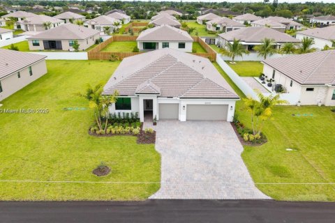 Снять в аренду виллу или дом в Хомстед, Флорида 4 спальни, 235.32м2, № 1963229 - фото 21