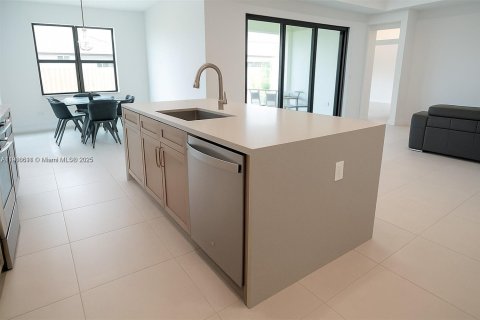 Снять в аренду виллу или дом в Хомстед, Флорида 4 спальни, 235.32м2, № 1963229 - фото 7